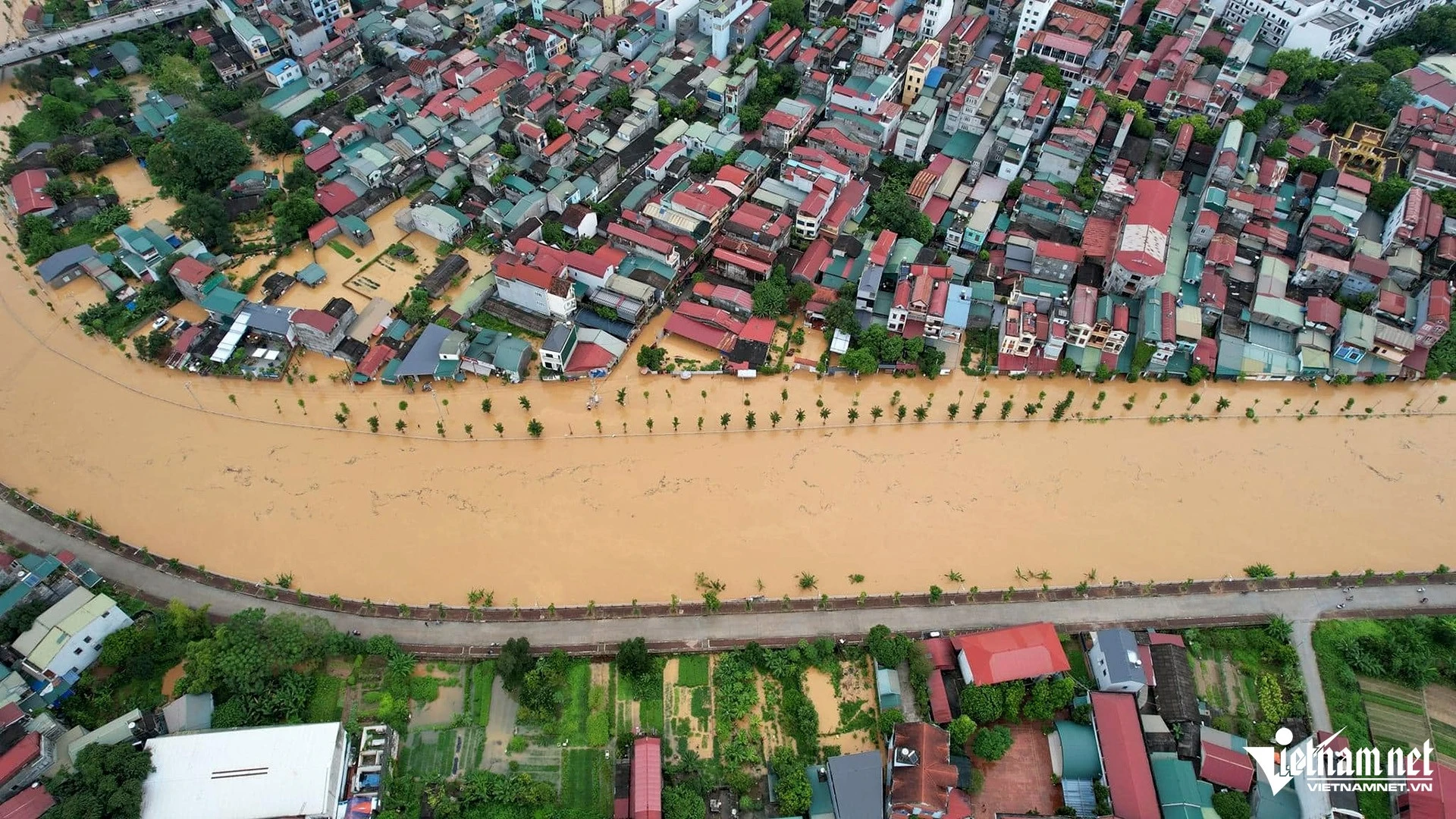 Cuộc sống người dân thành phố Cao Bằng trong trận lụt lớn nhất 20 năm